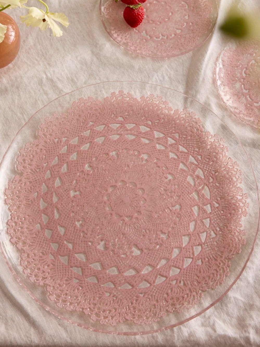 NWT Anthropologie Pink Doily Glass Serving Plate Platter